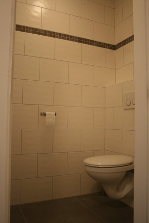apart toilet